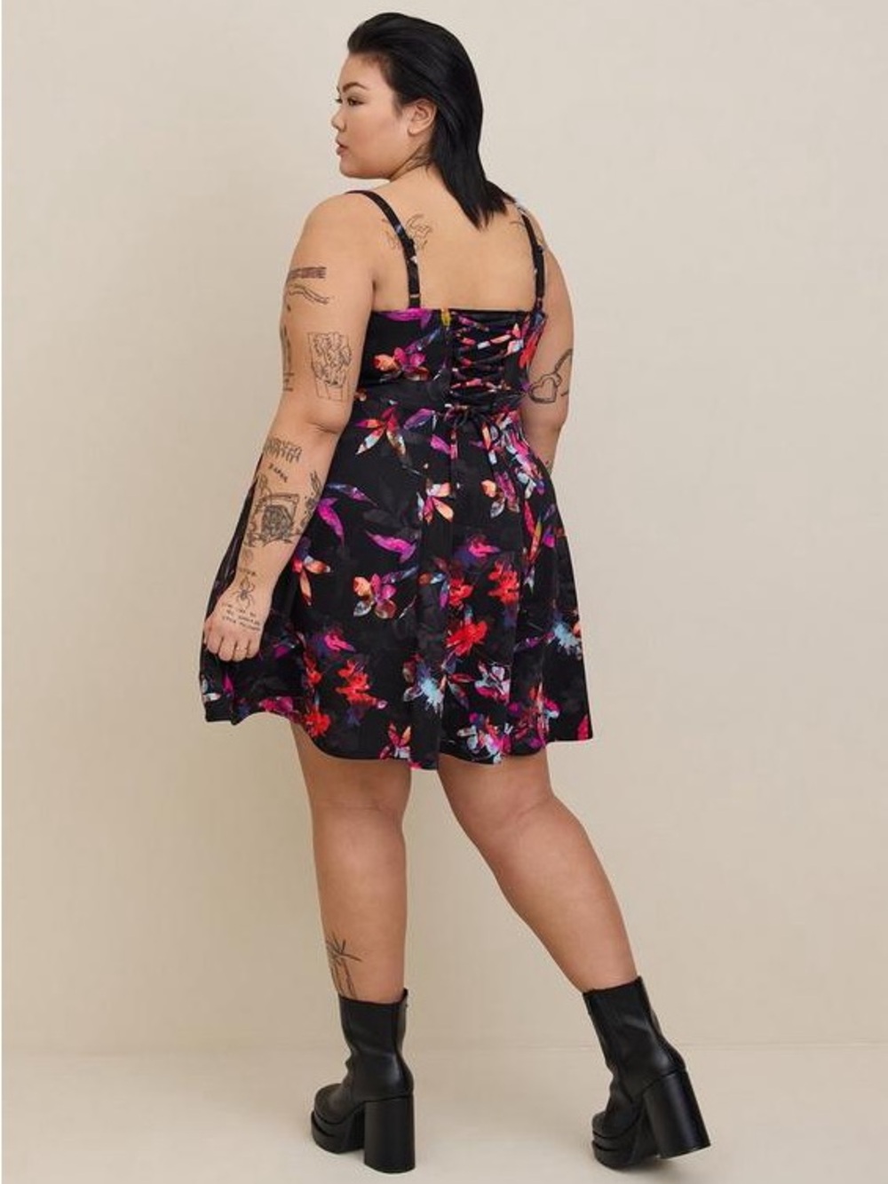 TORRID Floral Black Sweetheart Neck Dress with Pockets | 1X - Picture 3 of 11